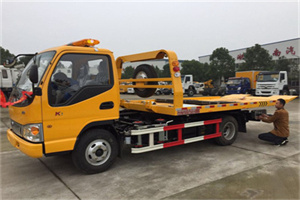 伊犁哪里有拖车服务